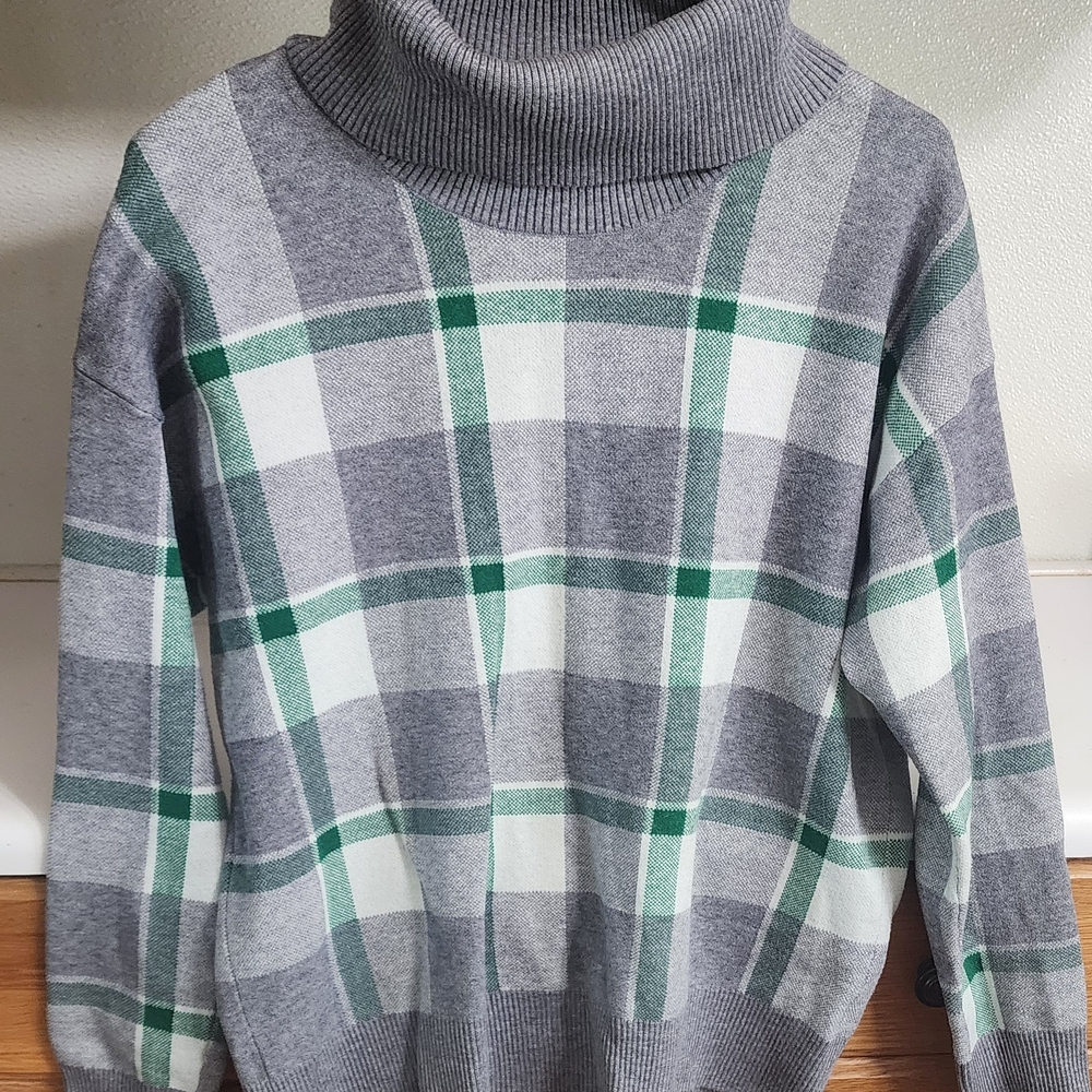 Tahari Gray and Green Plaid Turtleneck Sweater